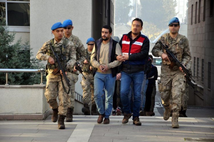 DEAŞ'ın s&ouml;zde emir ve savaş&ccedil;ı timi adliyeye getirildi