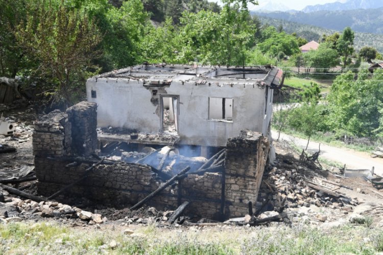 Yangında kullanılmaz hale gelen ev onarıldı