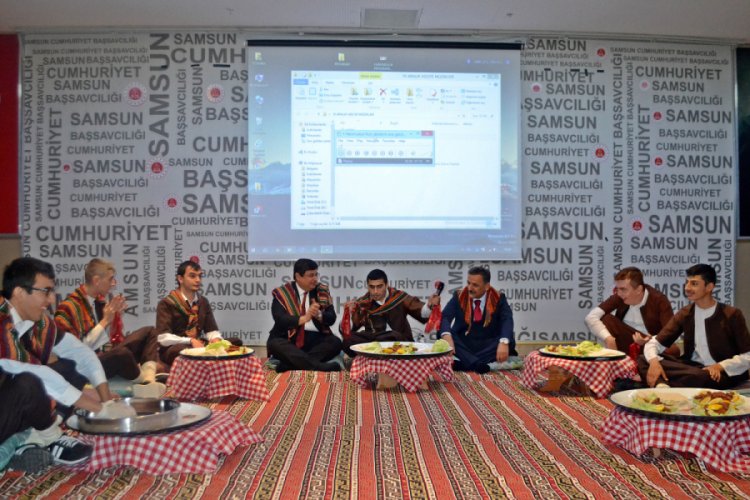 Tanju &Ccedil;olak ve protokol down sendromlu &ccedil;ocuklarla halay &ccedil;ekti