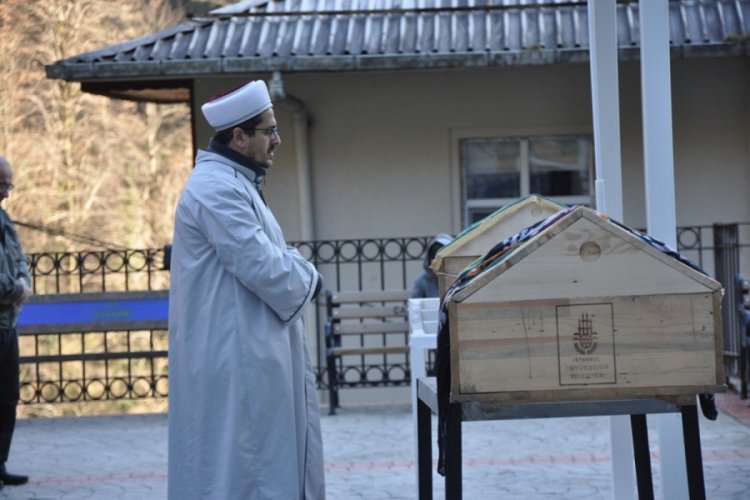 Kesilen ağacın altında kalan &ccedil;ift son yolculuğuna uğurlandı