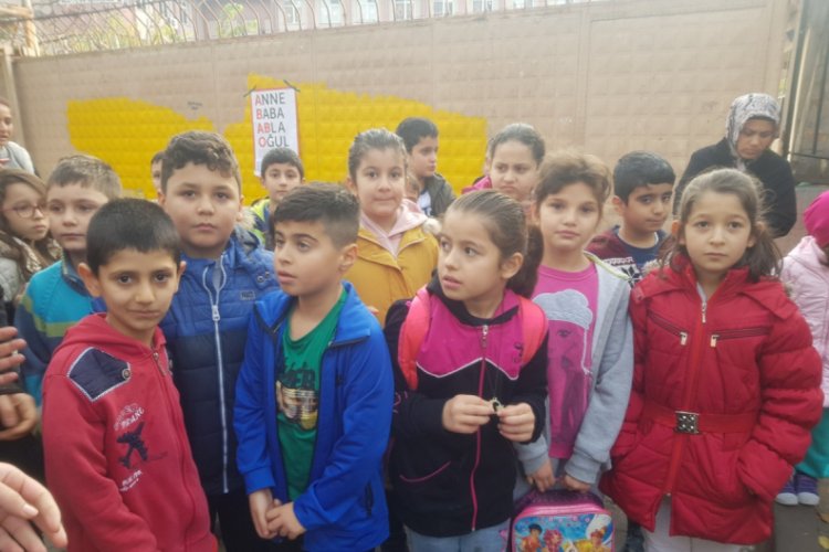 &Ouml;ğretmenin 3 aydır &ouml;ğrencilere şiddet uyguladığı iddiası velileri ayağa kaldırdı