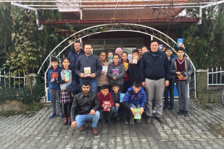 &Ouml;ğrencilerden kıraatanede kitap okuma etkinliği