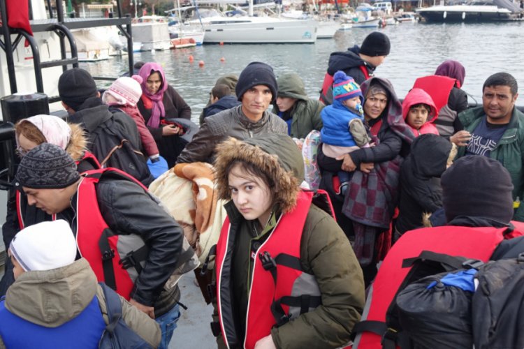 102 d&uuml;zensiz g&ouml;&ccedil;men yakalandı