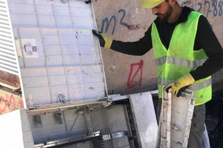 7 pano tahrip edildi, soruşturma başlatıldı