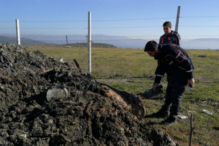Bursa İznik'te araziye d&ouml;k&uuml;len kimyasal atıklar kaldırıldı
