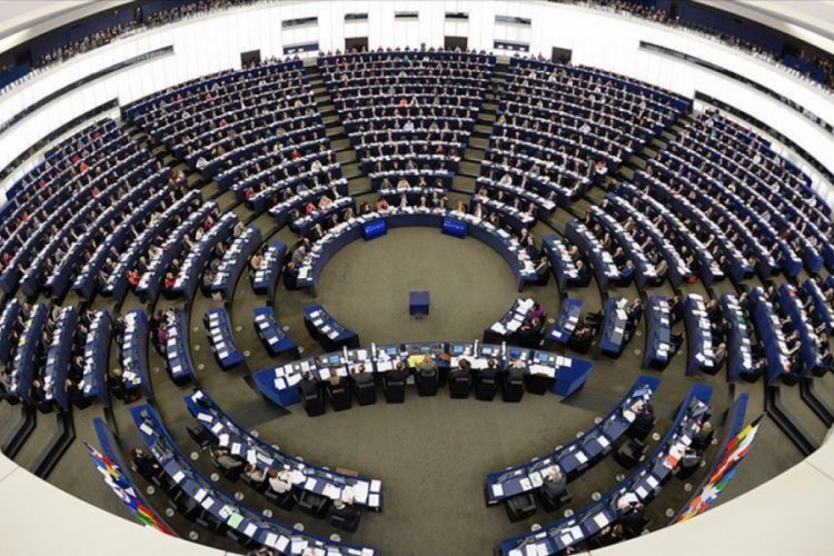 AP se&ccedil;imlerden 7 ay sonra Katalan siyaset&ccedil;ilere mazbatalarını verdi