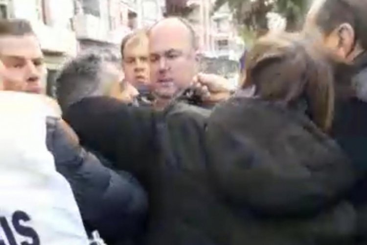 Sendika &uuml;yeleriyle belediye g&ouml;revlileri arasında arbede
