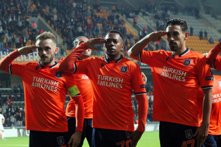 UEFA, asker selamına kınama cezası verdi