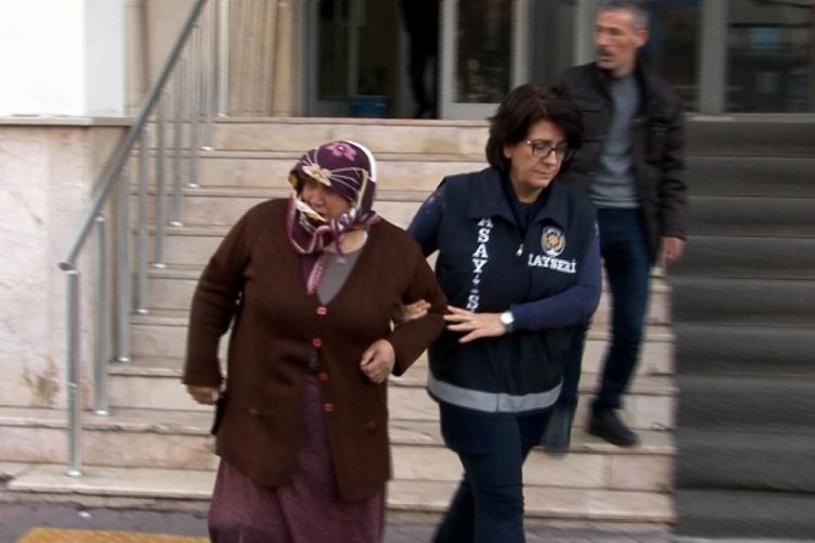 Polis uyanık davrandı, kadının 52 yaşında hırsızlık su&ccedil;undan aranan akrabasını da yakaladı