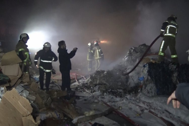 Bursa'da kağıt fabrikasında yangın! 10 kişi &ouml;l&uuml;mden d&ouml;nd&uuml;