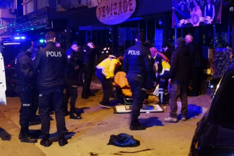 Maltepe'de eğlence mek&acirc;nında bı&ccedil;aklı kavga: 1'i ağır 3 yaralı
