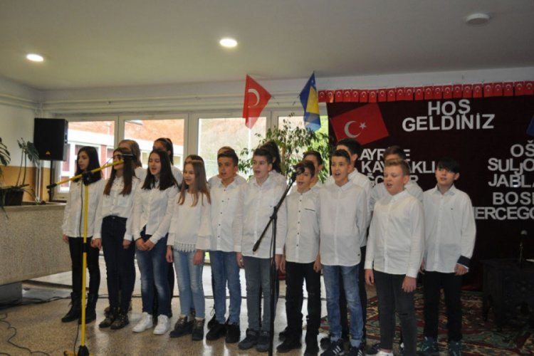 Boşnak &ouml;ğrenci duygulandırdı