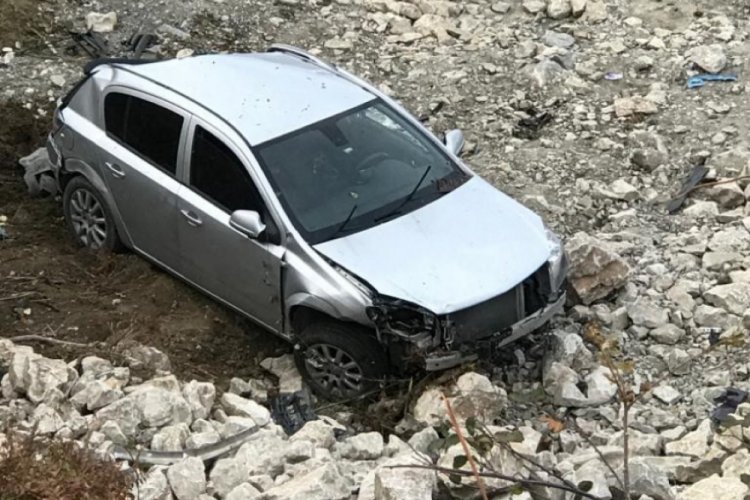 Otomobil şarampole u&ccedil;tu: 2 yaralı