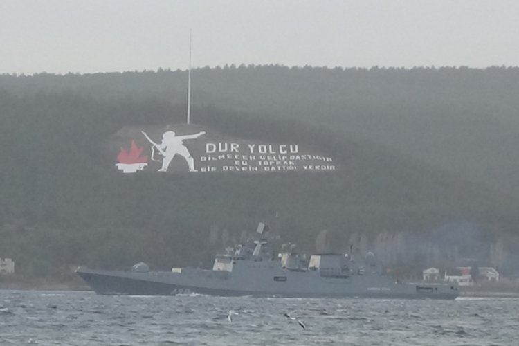 Rus savaş gemisi, &Ccedil;anakkale Boğazı'ndan ge&ccedil;ti