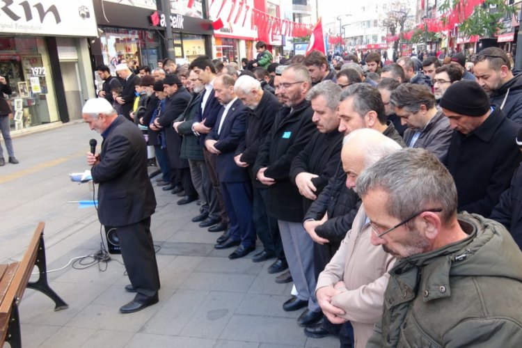 &Ouml;len M&uuml;sl&uuml;manlar i&ccedil;in gıyabi cenaze namazı