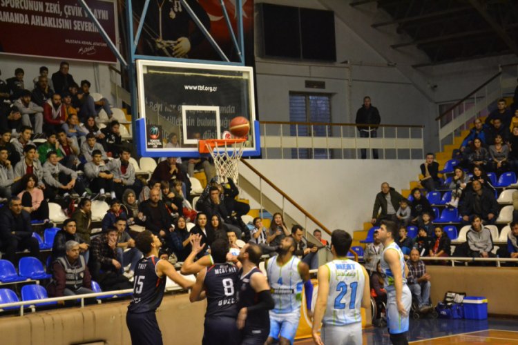 Balıkesir B&uuml;y&uuml;kşehir Belediyespor sahasında D&uuml;zce Belediyespor'u mağlup etti