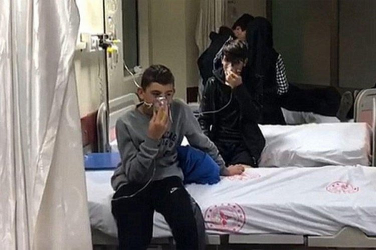 Eğitimde sıkılan biber gazı, 29 lise &ouml;ğrencisini hastanelik etti