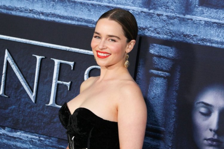 Emilia Clarke artık hayranlarıyla selfie &ccedil;ektirmeyecek