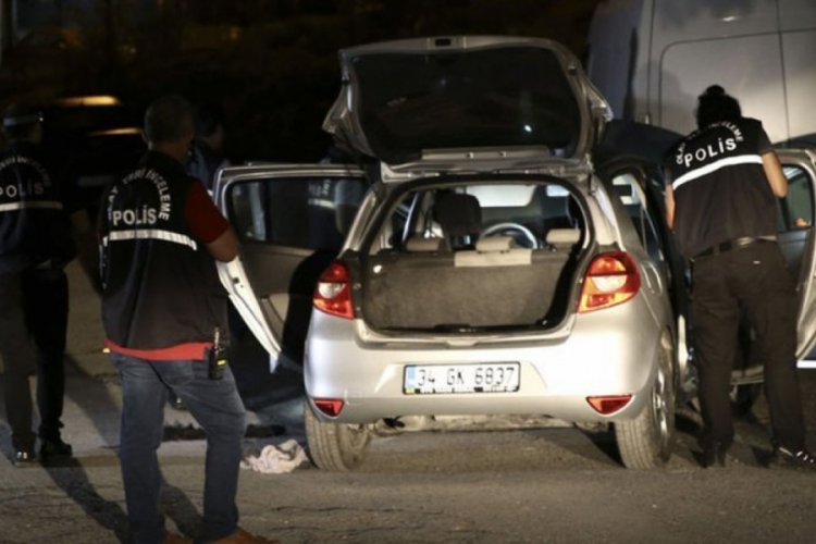 Otomobilin i&ccedil;inde sıkışan &ccedil;akmak gazı patladı