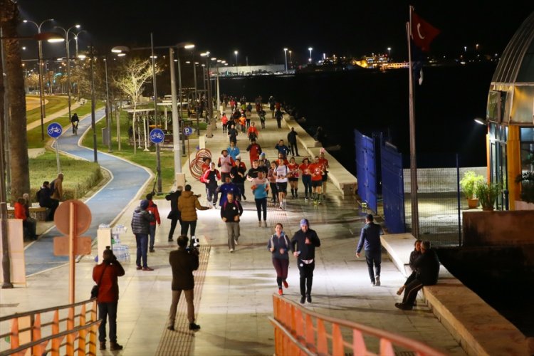 "En uzun gece" koşusu d&uuml;zenlendi