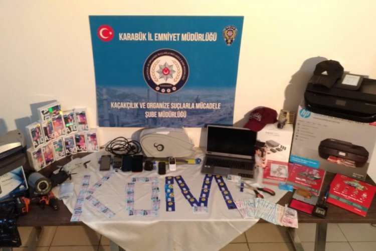 Sahte kimlikle cep telefonu alanlar yakalandı