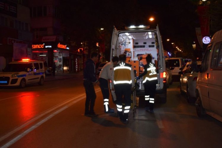 D&ouml;ner bı&ccedil;aklı muştalı kavga! Yaralılar var...