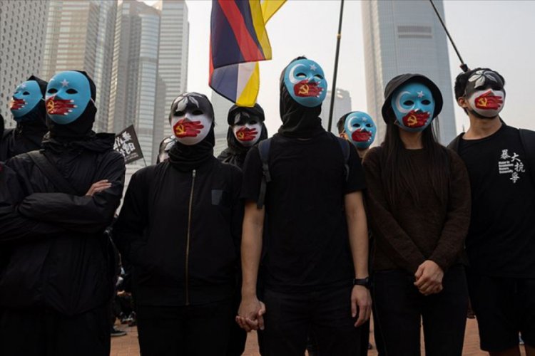 Hong Kong'da protestocular Uygur T&uuml;rklerine destek i&ccedil;in toplandı