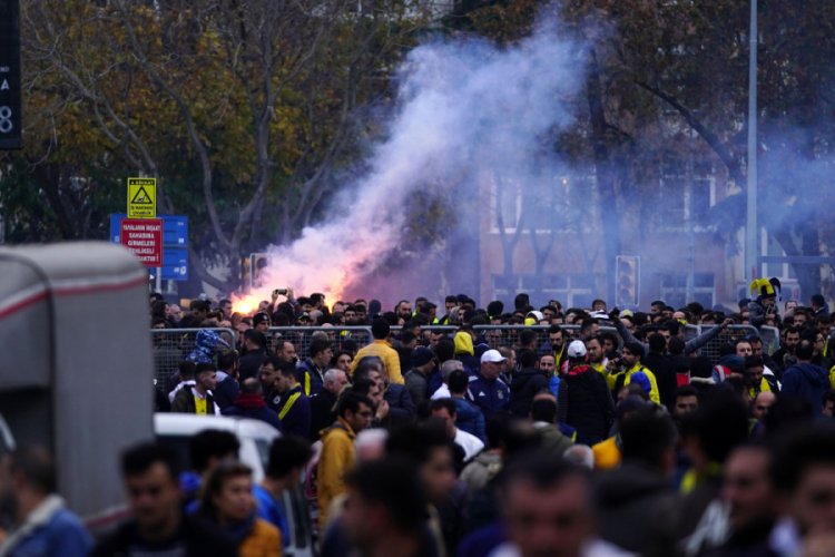 Fenerbah&ccedil;e taraftarı b&uuml;y&uuml;k coşku yaşadı