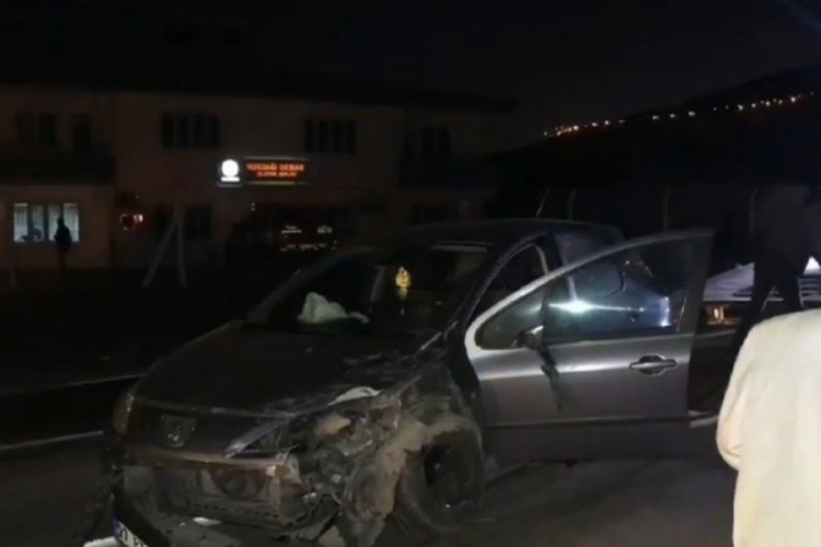 Trafik kazasında 2'si &ccedil;ocuk 6 kişi yaralandı
