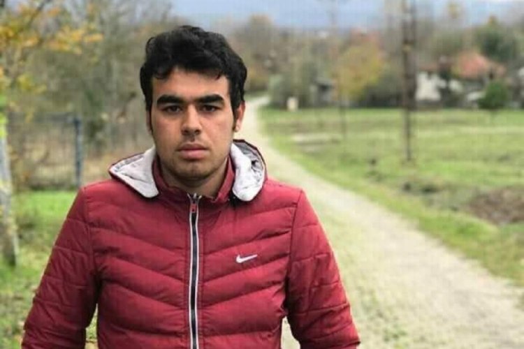 Elektrik akımına kapılan gen&ccedil; &ouml;ld&uuml;