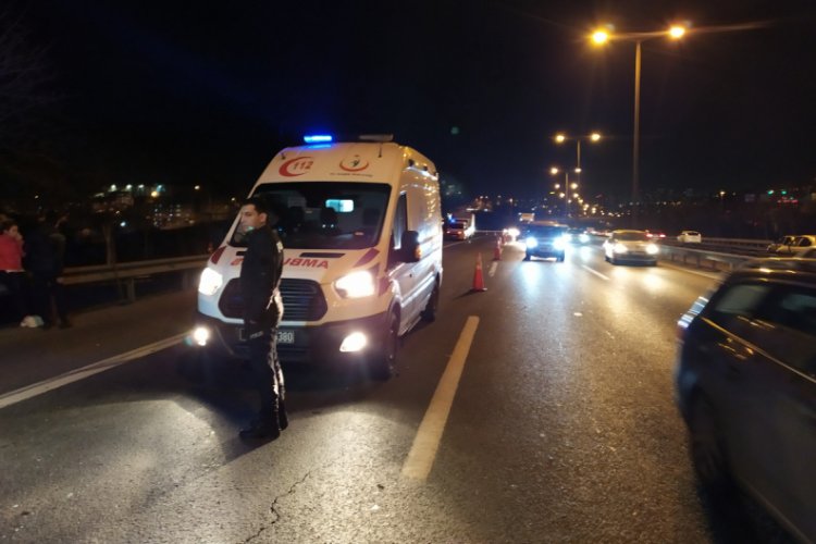 Makas atarak ilerleyen ara&ccedil; d&uuml;ğ&uuml;nden d&ouml;nen iki otomobile &ccedil;arptı