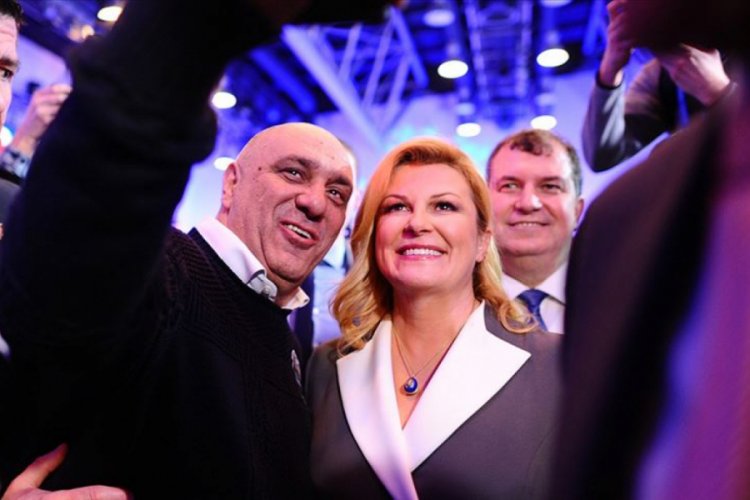 Hırvatistan'daki ikinci tura Milanovic ile Kitarovic kaldı