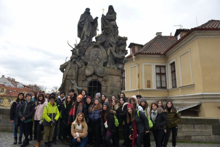 Bursalı &ouml;ğrencilerden Prag ve Viyana'ya gezi