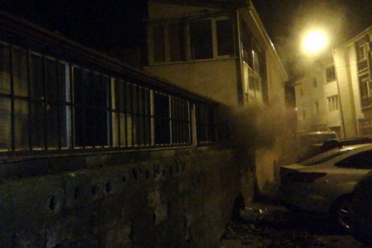 Bursa'da fişe takılı unutulan &ccedil;ay ocağı iş yerini k&uuml;le &ccedil;evirdi