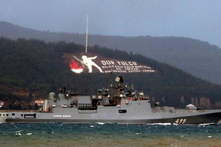 Rus savaş gemisi, &Ccedil;anakkale Boğazı'ndan ge&ccedil;ti