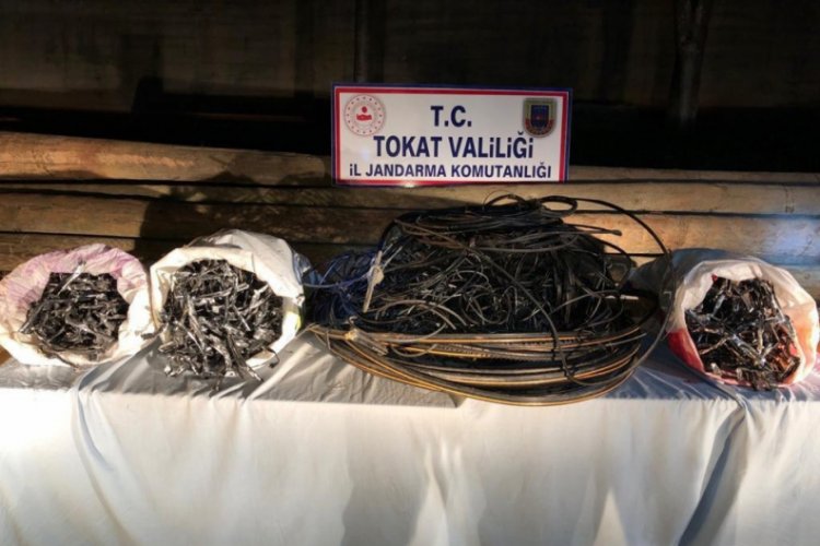 8 telefon direği k&ouml;yden &ccedil;ıktı