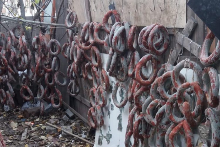 Kokmuş ve k&uuml;flenmiş &uuml;r&uuml;nleri satmak isteyen kişi yakalandı