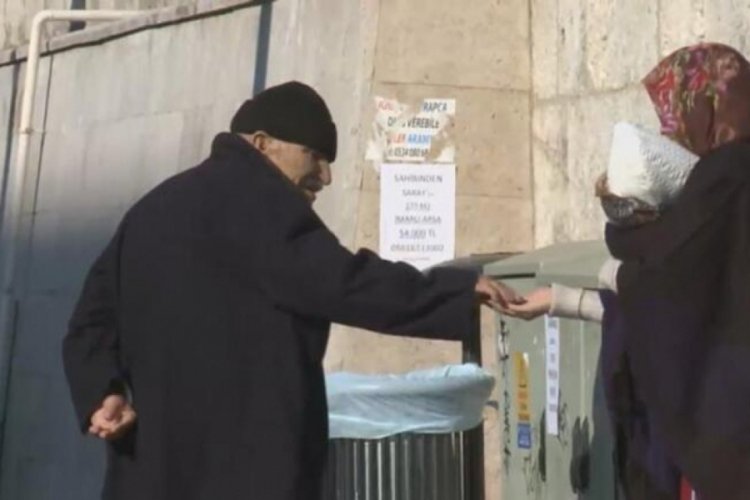 Dilenci kılığına giren CNN T&uuml;rk muhabiri 1 saatte 82 lira topladı