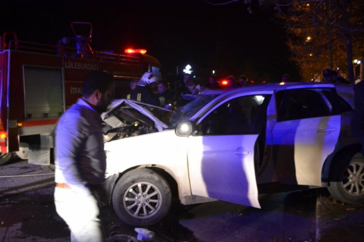 Duran kamyona &ccedil;arptı