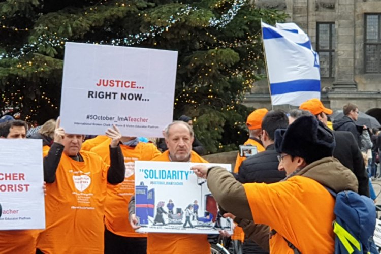 FET&Ouml;'den Hollanda'da T&uuml;rkiye karşıtı protesto