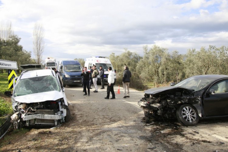 Bursa Orhangazi'de iki otomobil çarpıştı: 2 yaralı