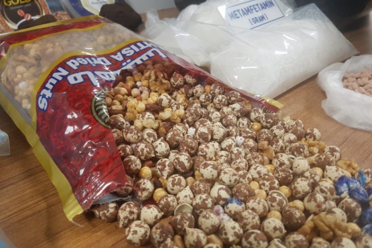 Meyve suyu kutuları ve leblebi paketlerinden uyuşturucu &ccedil;ıktı