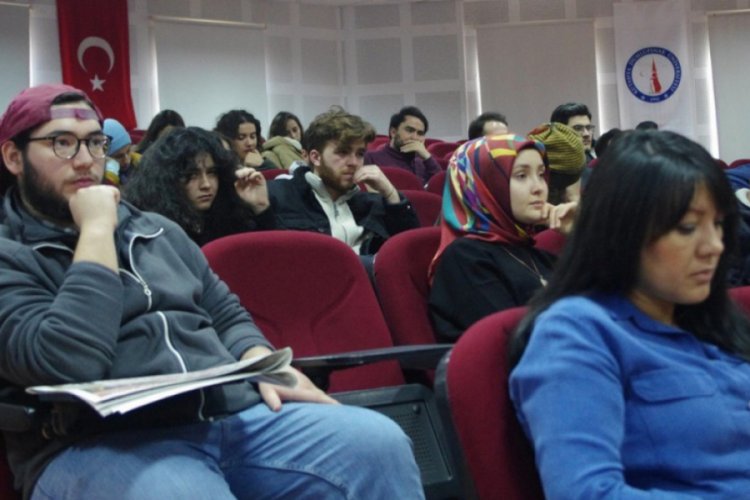 DP&Uuml;'de 'Grafikerleri basın sekt&ouml;r&uuml;nde neler bekliyor' konulu s&ouml;yleşisi
