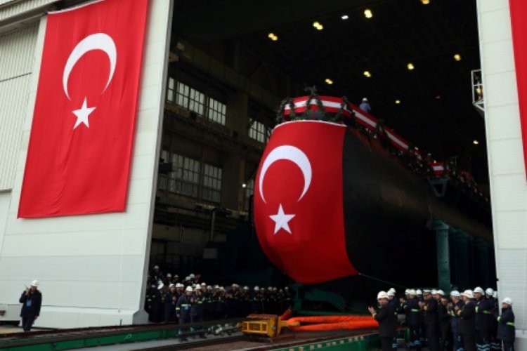 T&uuml;rkiye'nin yeni denizaltısı suyla buluşuyor