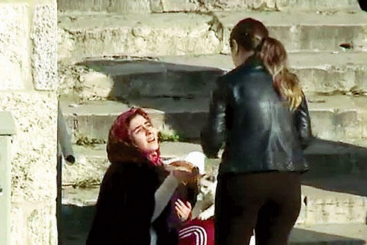 Dilenci kılığına giren muhabire ahlaksız teklif