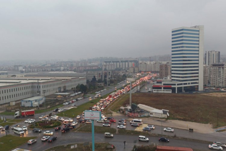 Bursa'da ulaşım durdu! 500 metrelik yol 35 dakika s&uuml;rd&uuml;