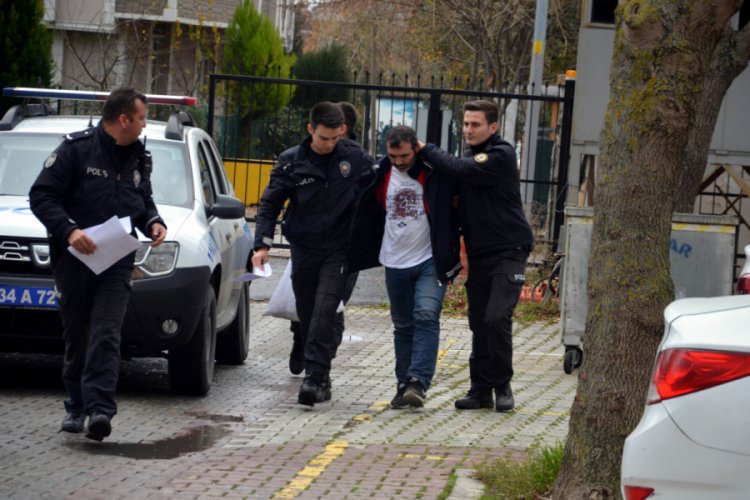 Pompalı t&uuml;fek ve fare zehiri ile eşinin iş yerine gelen adam tutuklandı