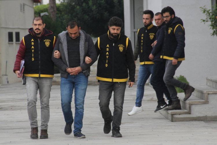 Yolda y&uuml;r&uuml;yen kadınların cep telefonlarını yankesicilik y&ouml;ntemiyle &ccedil;alan 2 kardeş yakalandı