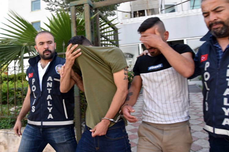 Trans bireyi defalarca bı&ccedil;aklayarak &ouml;ld&uuml;rd&uuml;! G&ouml;rd&uuml; tanığı cinayet anını anlattı