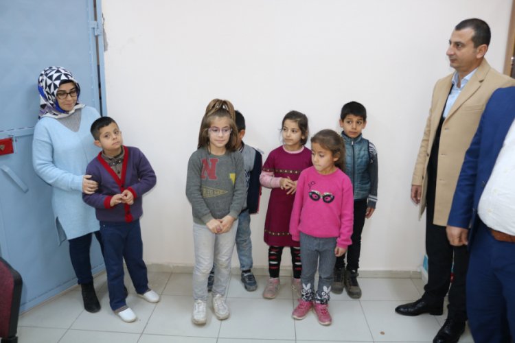 300 &ouml;ğrenciye kışlık giysi yardımı yapıldı